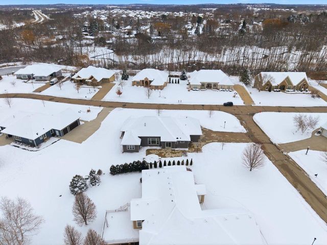 W229N3655 Sterling COURT, Pewaukee, WI 53072