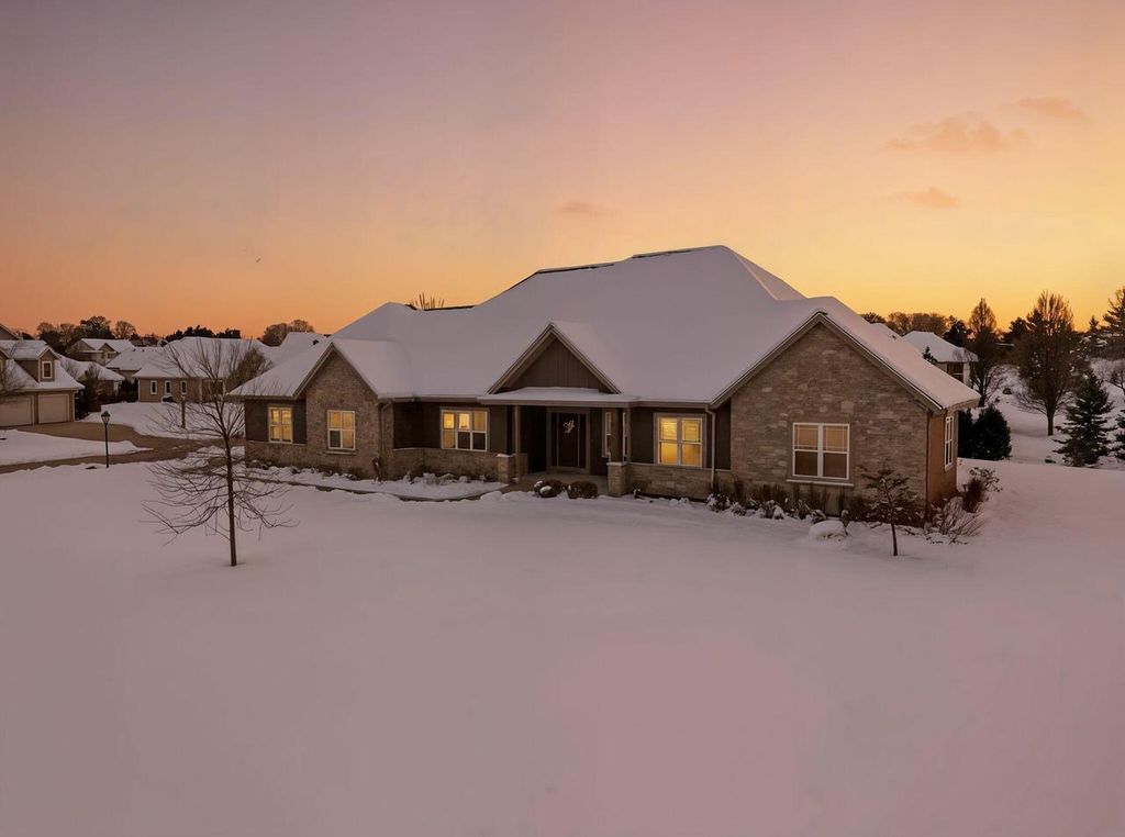 W229N3655 Sterling COURT, Pewaukee, WI 53072