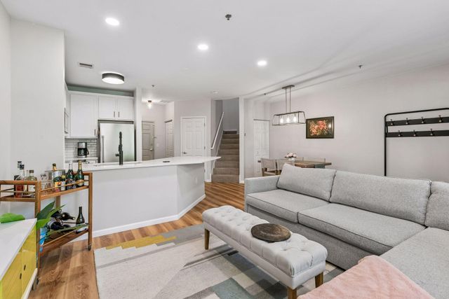 660 N 2nd Street 118, Minneapolis, MN 55401