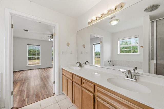 309 Oakwood LOOP, San Marcos, TX 78666