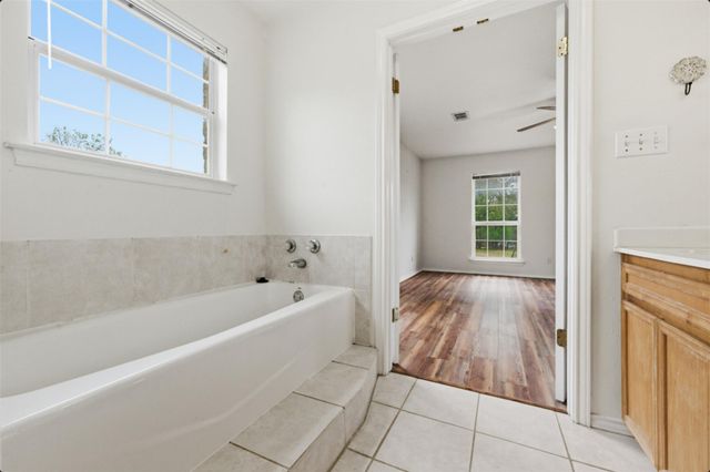309 Oakwood LOOP, San Marcos, TX 78666