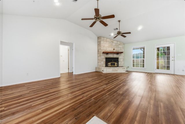 309 Oakwood LOOP, San Marcos, TX 78666