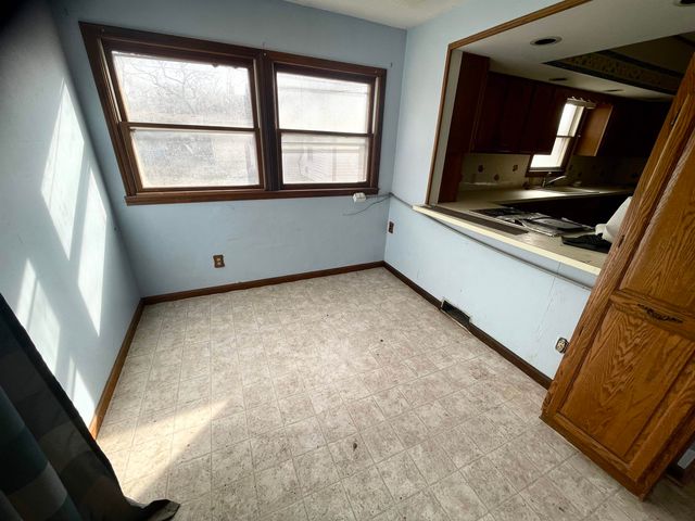 702 E 12th Ave, Winfield, KS 67156