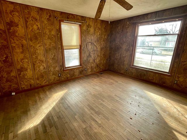 702 E 12th Ave, Winfield, KS 67156