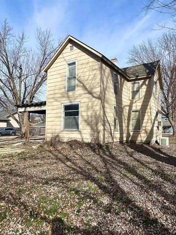 702 E 12th Ave, Winfield, KS 67156