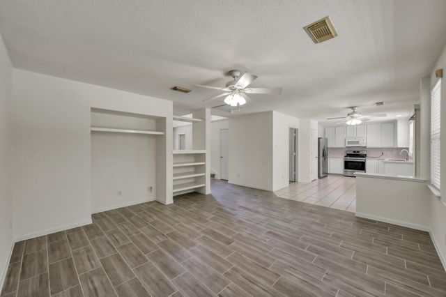 34 S Willow Point Circle, The Woodlands, TX 77382