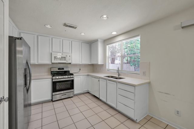 34 S Willow Point Circle, The Woodlands, TX 77382