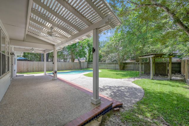 34 S Willow Point Circle, The Woodlands, TX 77382