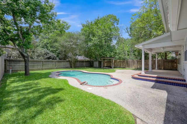 34 S Willow Point Circle, The Woodlands, TX 77382