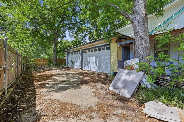 1111 WILLOW Street, Grand Prairie, TX 75050