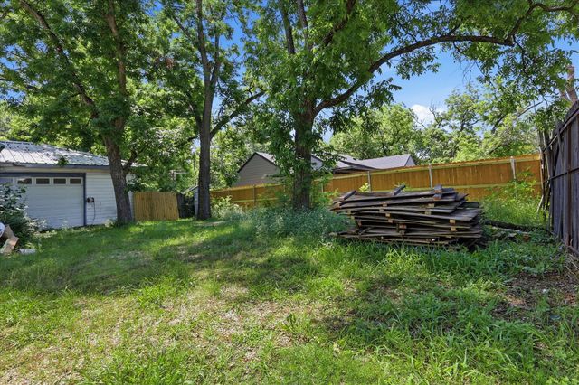 1111 WILLOW Street, Grand Prairie, TX 75050