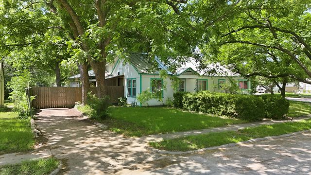 1111 WILLOW Street, Grand Prairie, TX 75050