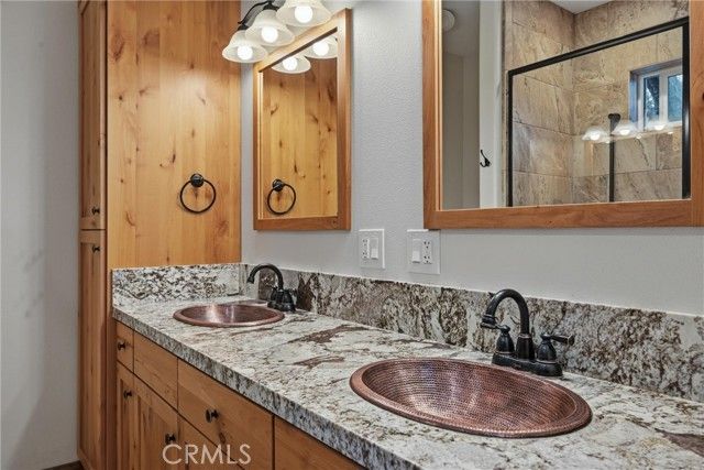 21060 Santa Clara, Middletown, CA 95461