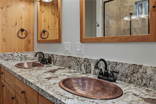 21060 Santa Clara, Middletown, CA 95461