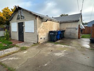 3957 28th St, Sacramento, CA 95820