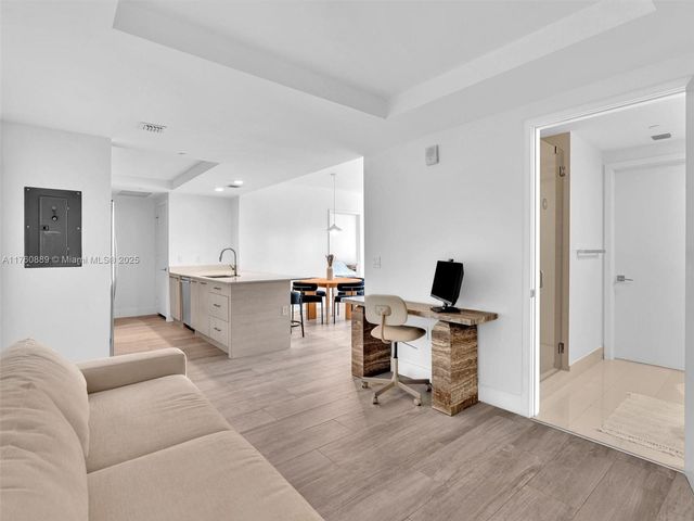 121 NE 34th St 2102, Miami, FL 33137