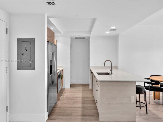 121 NE 34th St 2102, Miami, FL 33137