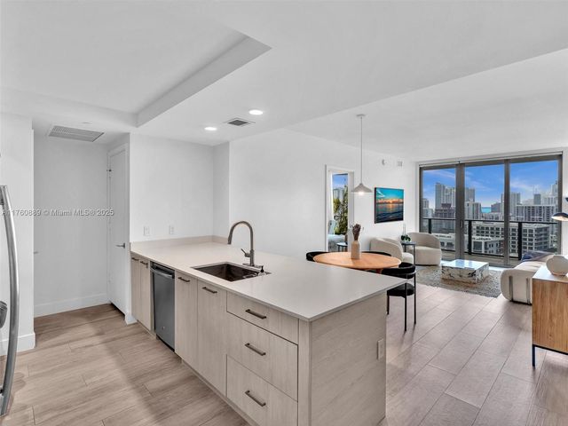 121 NE 34th St 2102, Miami, FL 33137