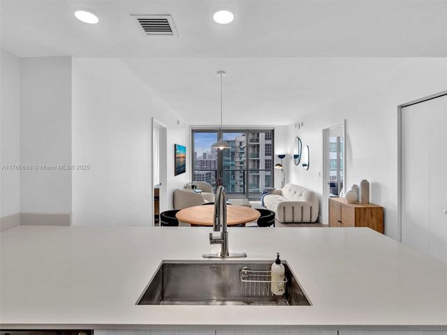 121 NE 34th St 2102, Miami, FL 33137