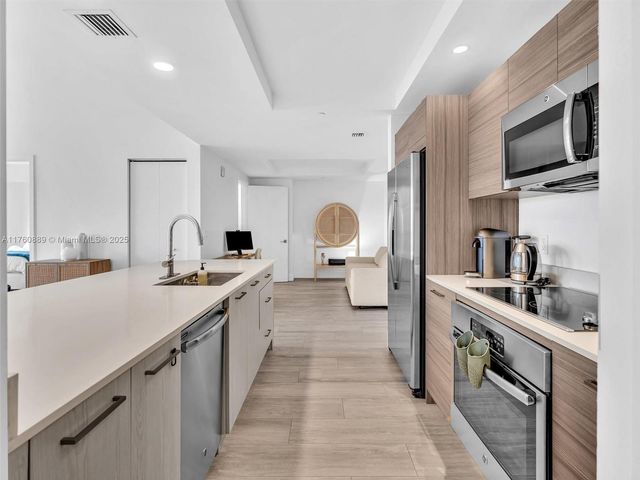 121 NE 34th St 2102, Miami, FL 33137