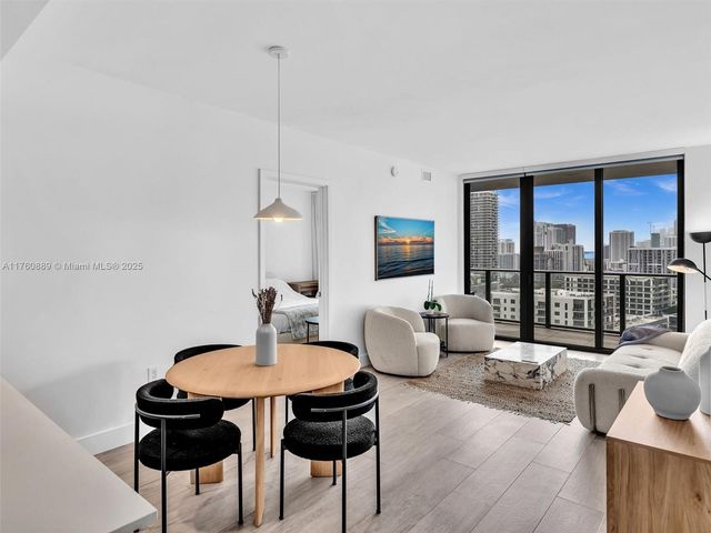 121 NE 34th St 2102, Miami, FL 33137