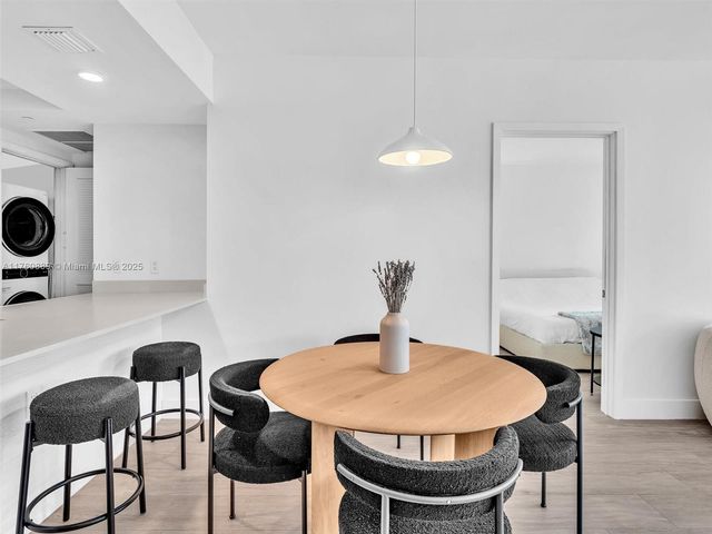 121 NE 34th St 2102, Miami, FL 33137