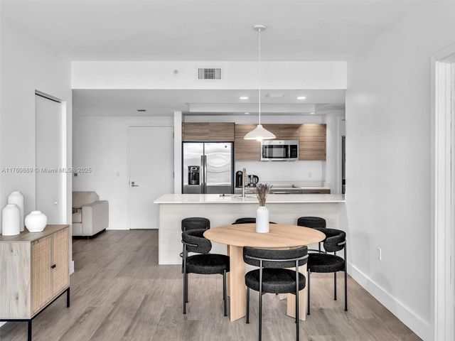 121 NE 34th St 2102, Miami, FL 33137