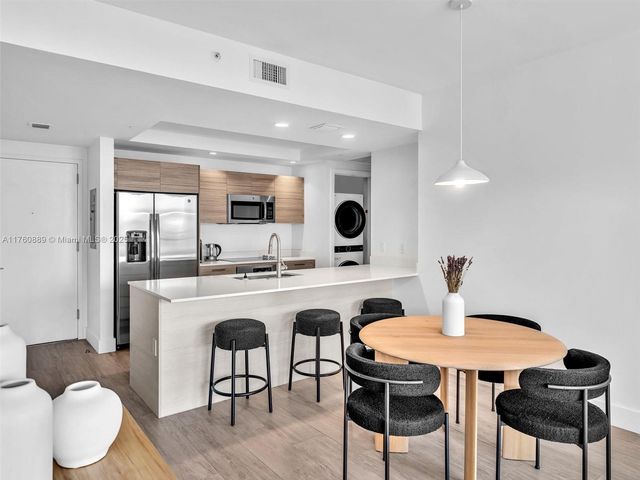 121 NE 34th St 2102, Miami, FL 33137