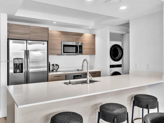 121 NE 34th St 2102, Miami, FL 33137