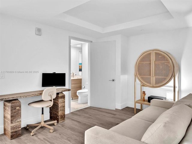 121 NE 34th St 2102, Miami, FL 33137