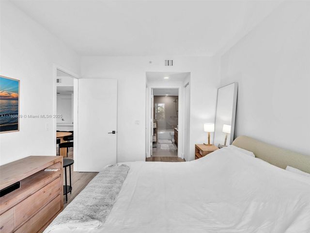 121 NE 34th St 2102, Miami, FL 33137