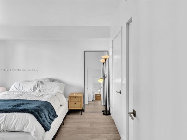 121 NE 34th St 2102, Miami, FL 33137