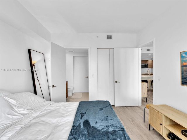 121 NE 34th St 2102, Miami, FL 33137