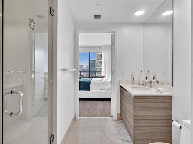 121 NE 34th St 2102, Miami, FL 33137