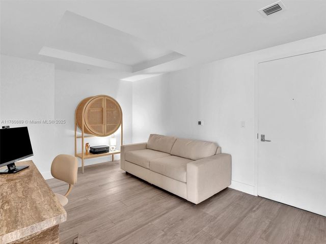 121 NE 34th St 2102, Miami, FL 33137