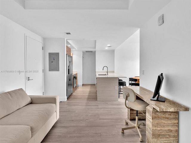 121 NE 34th St 2102, Miami, FL 33137