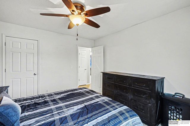 10612 Nicholas Street, Omaha, NE 68114