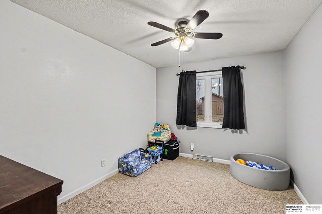 10612 Nicholas Street, Omaha, NE 68114