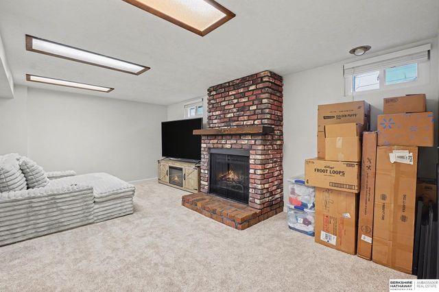 10612 Nicholas Street, Omaha, NE 68114