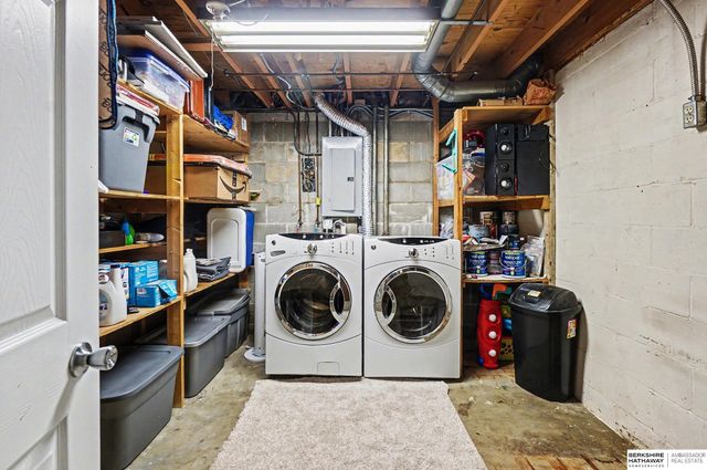 10612 Nicholas Street, Omaha, NE 68114