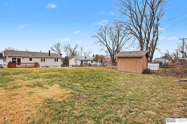 10612 Nicholas Street, Omaha, NE 68114