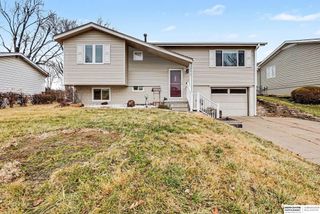 10612 Nicholas Street, Omaha, NE 68114