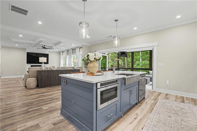 727 Old Collins Road, Hoschton, GA 30548