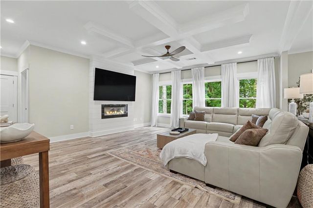 727 Old Collins Road, Hoschton, GA 30548