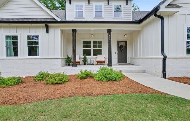 727 Old Collins Road, Hoschton, GA 30548