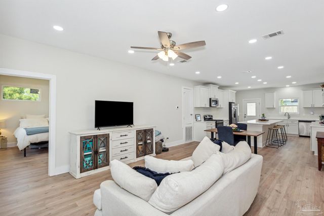 5444 Yuma Ct, Gulf Breeze, FL 32563