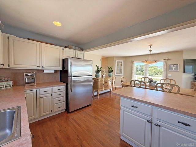 19 Cold Spring Court, Southampton, NY 11968