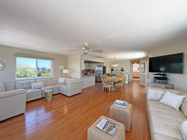 19 Cold Spring Court, Southampton, NY 11968