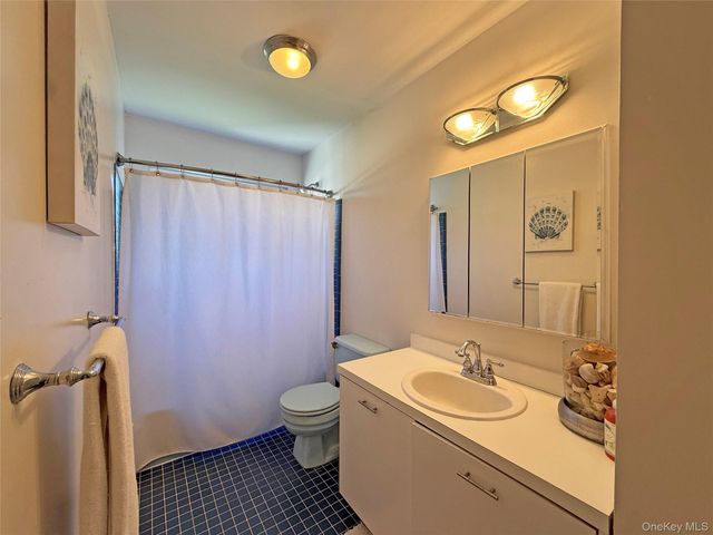 19 Cold Spring Court, Southampton, NY 11968