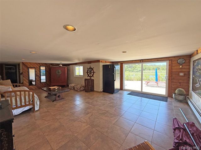 19 Cold Spring Court, Southampton, NY 11968